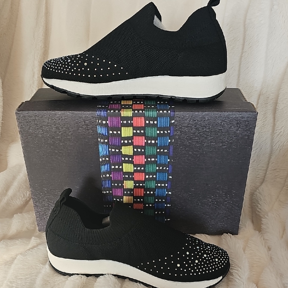 bernie mev. Black and White Women's Sneakers